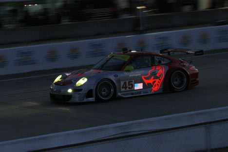 Flying Lizard teamet får i år gælde af Jörg Bergmeister og Patrick Long's assistance.